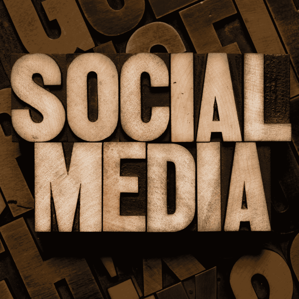 Voor B2B-dienstverleners is het kiezen van de juiste social media kanalen essentieel. Je wilt geen tijd verliezen aan platformen die niets opleveren. In deze blog geef ik je een overzicht van de populairste kanalen en leg ik uit welke social media kanalen het beste passen bij jouw bedrijf.